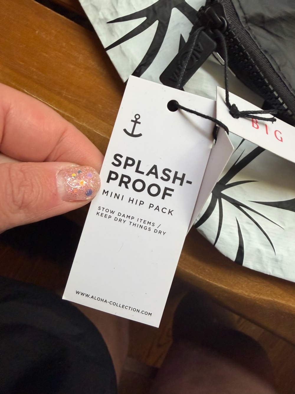 ALOHA Collection Black & White Floral Crossbody Belt Bag and Small Zip Pouch - Picture 3 of 6